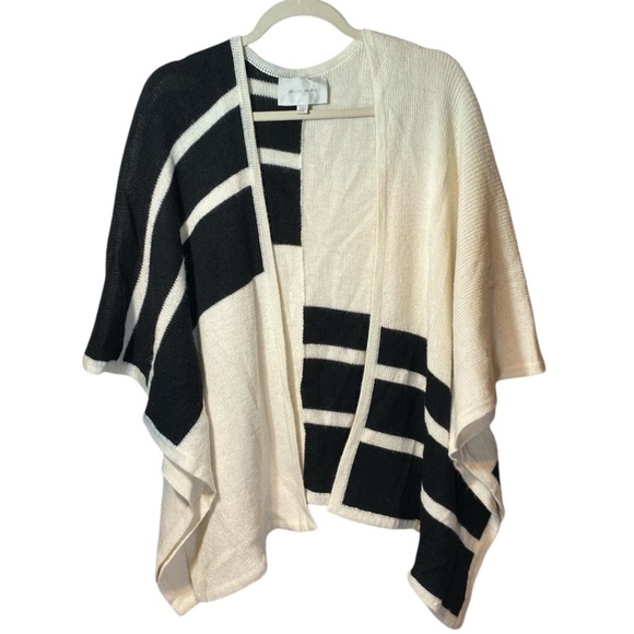 Brochu Walker City Black And White Alpaca wool poncho - Picture 2 of 6